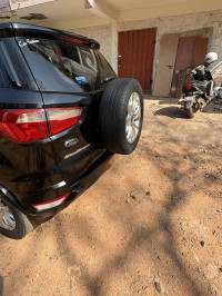 Black Ford Ecosport Titanium