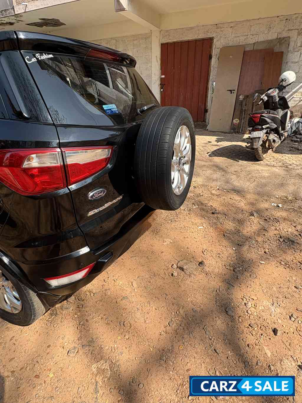 Black Ford Ecosport Titanium