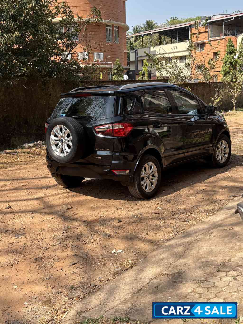 Black Ford Ecosport Titanium