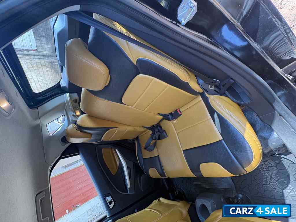 Black Ford Ecosport Titanium