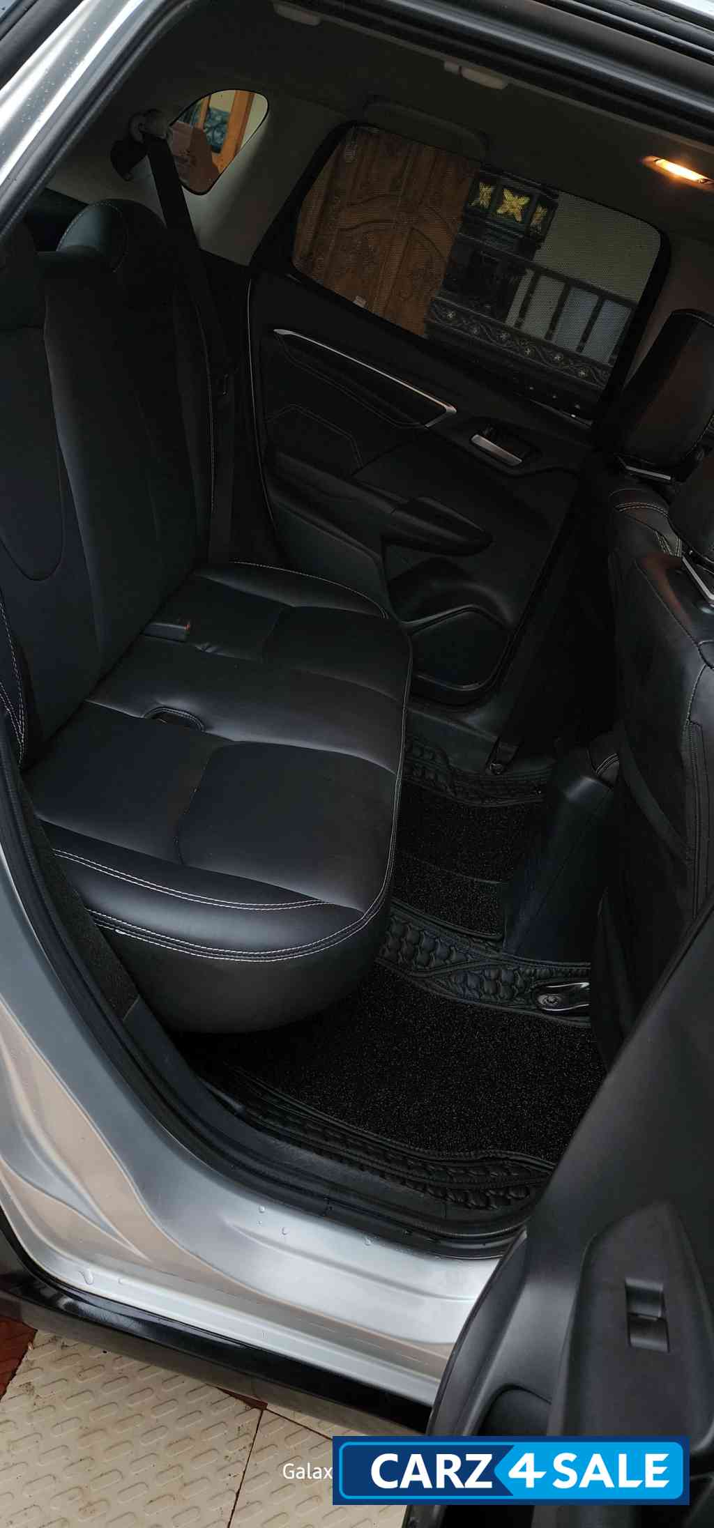 Alabaster Silver Honda WR-V VX