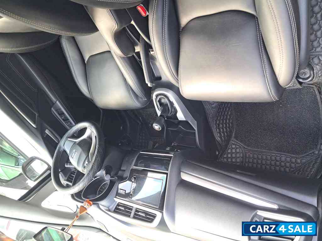 Alabaster Silver Honda WR-V VX