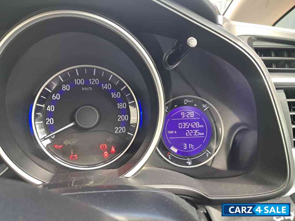 Alabaster Silver Honda WR-V VX