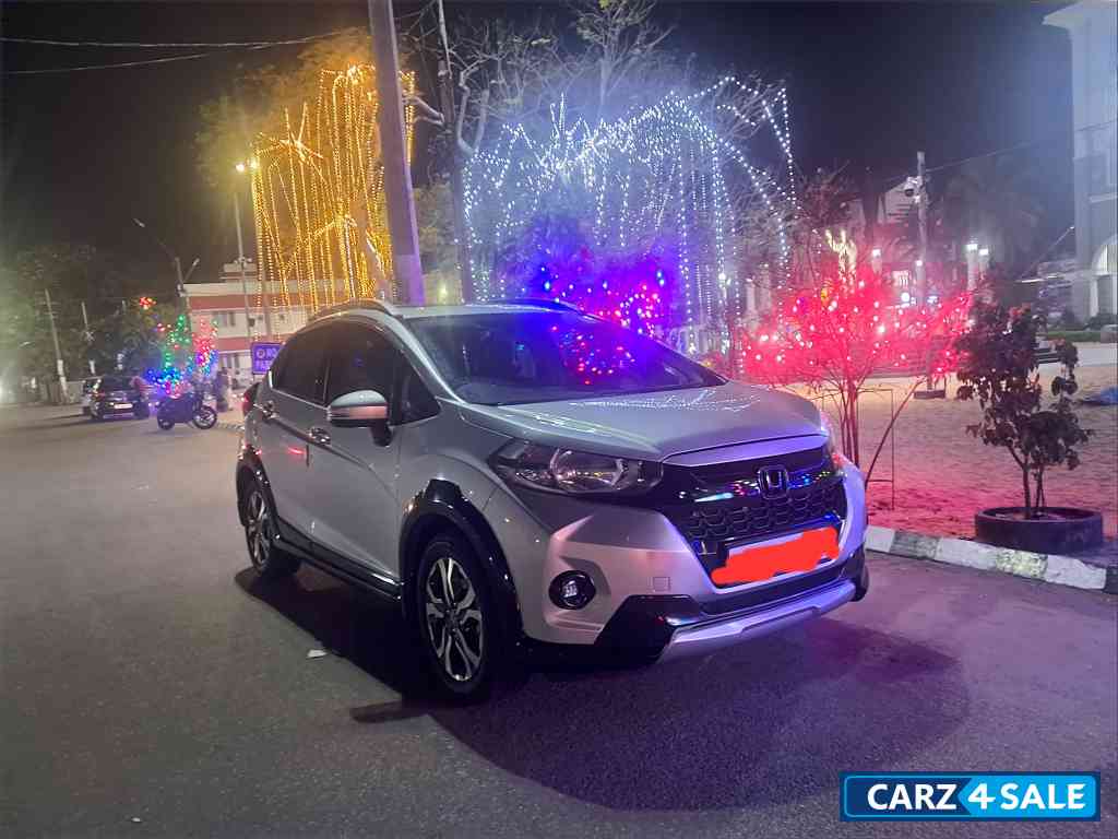 Alabaster Silver Honda WR-V VX