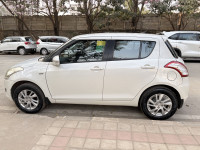 Pearl White Maruti Suzuki Swift VDI