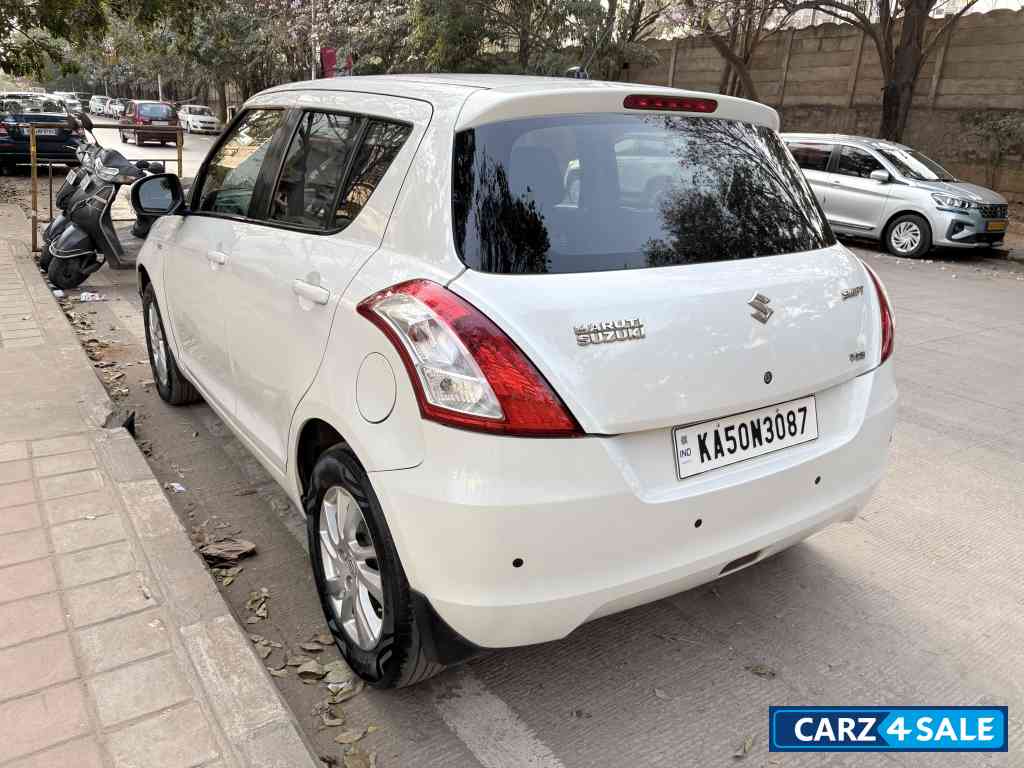 Pearl White Maruti Suzuki Swift VDI