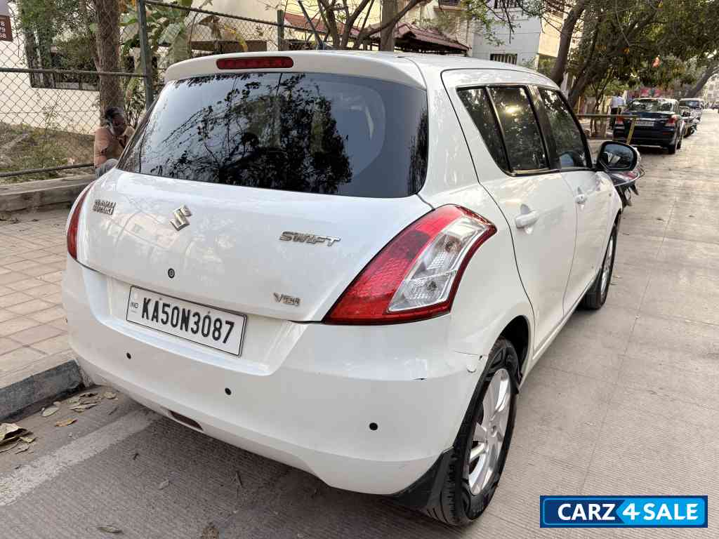 Pearl White Maruti Suzuki Swift VDI