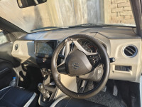 White Maruti Suzuki Wagon R Zxi