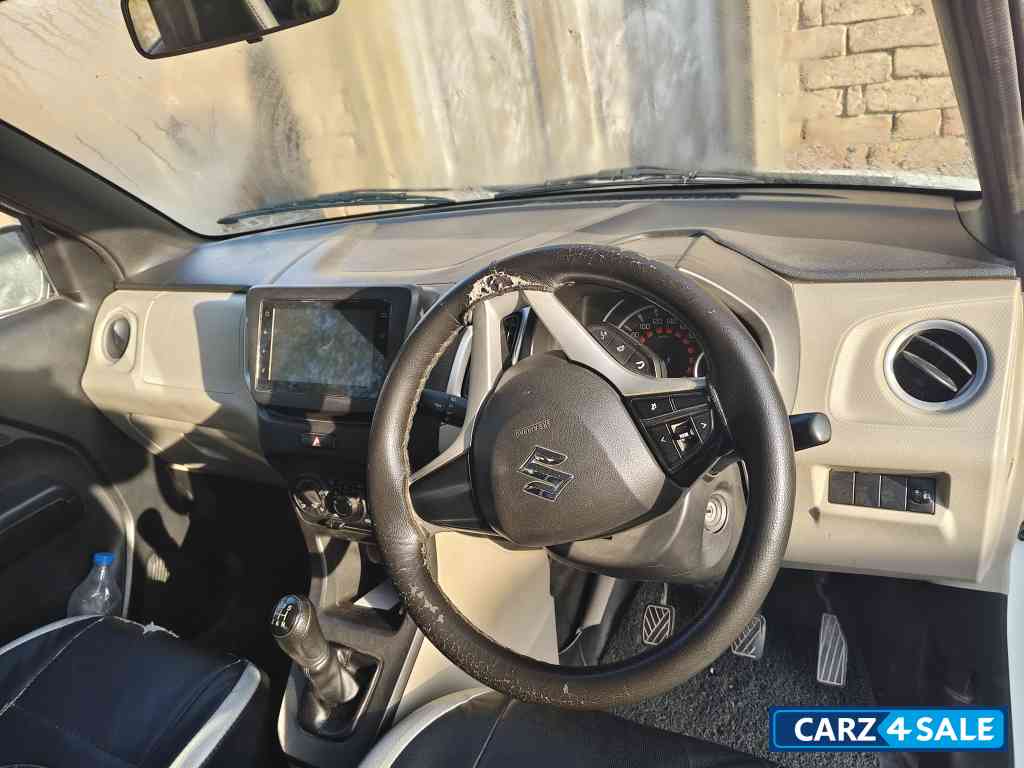 White Maruti Suzuki Wagon R Zxi White Maruti Suzuki Wagon R Zxi