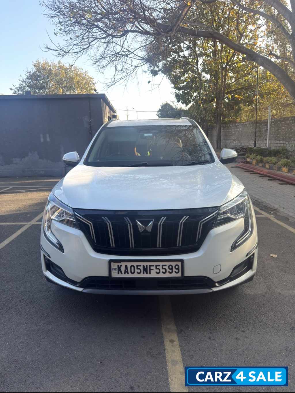 White Mahindra XUV700 AX7L D AT AWD