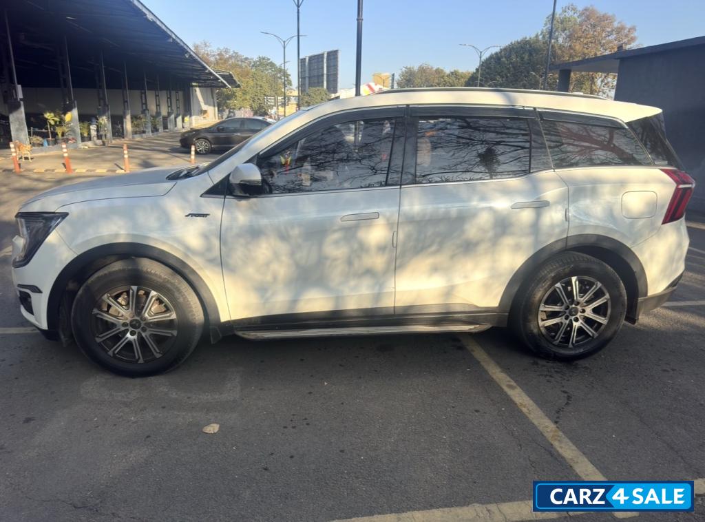 White Mahindra XUV700 AX7L D AT AWD White Mahindra XUV700 AX7L D AT AWD
