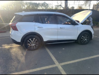 White Mahindra XUV700 AX7L D AT AWD
