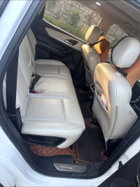 White Mahindra XUV700 AX7L D AT AWD