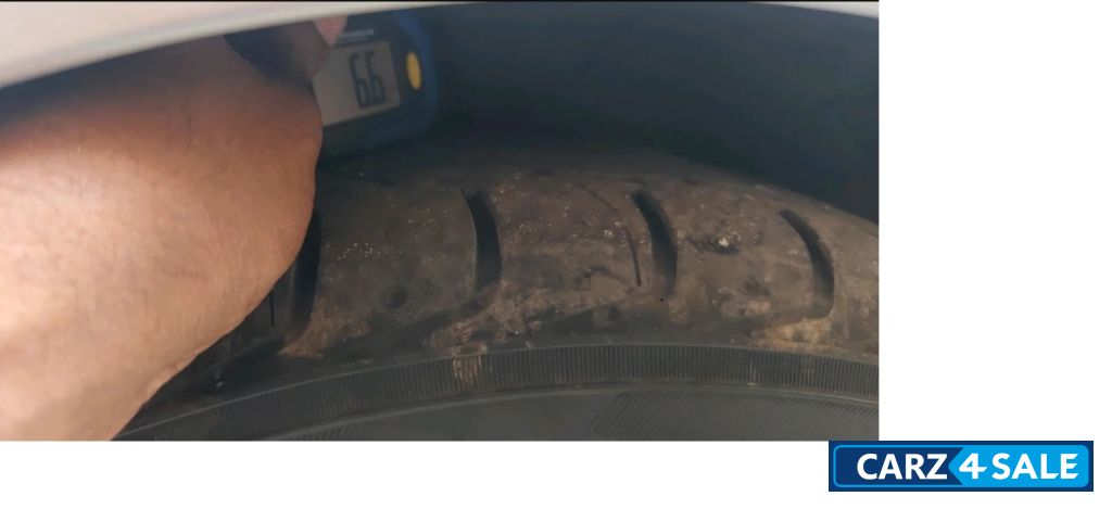 Silver BMW 3-Series 320d