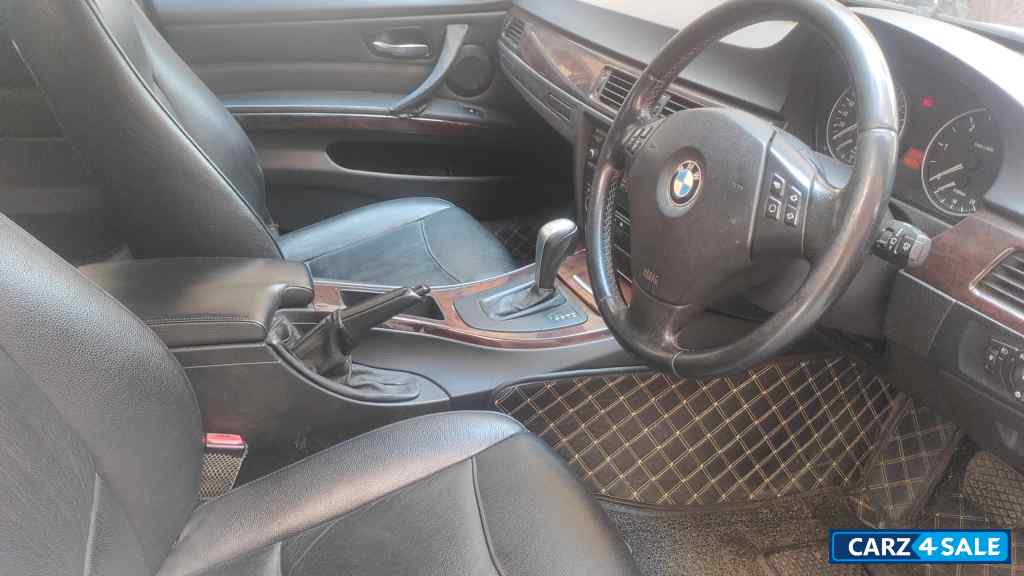 Silver BMW 3-Series 320d