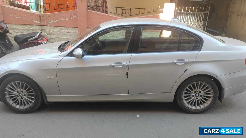 Silver BMW 3-Series 320d