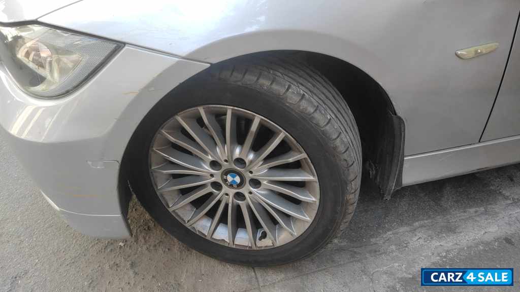 Silver BMW 3-Series 320d