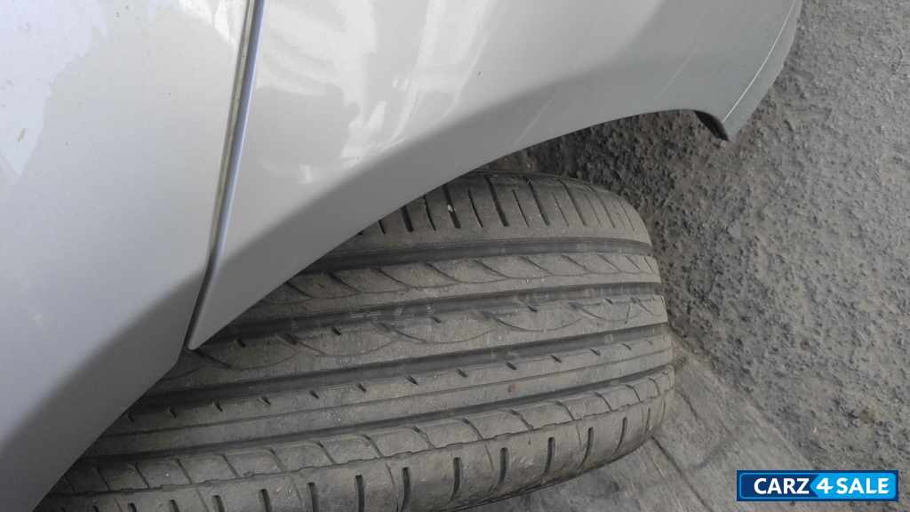 Silver BMW 3-Series 320d