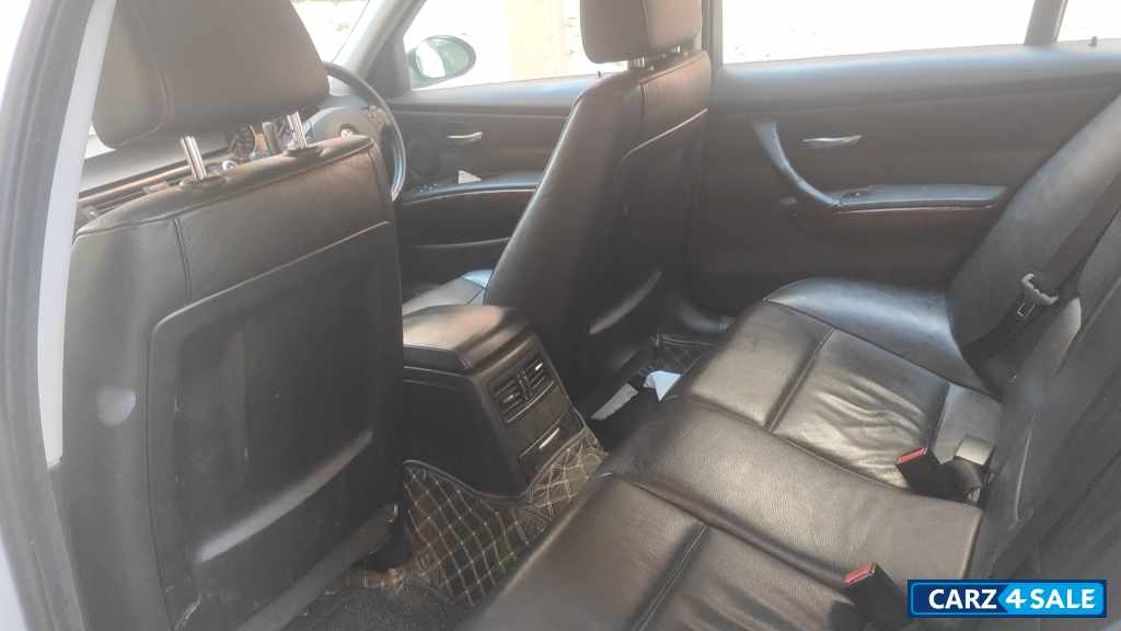 Silver BMW 3-Series 320d