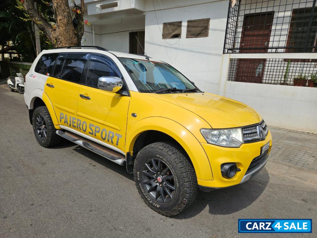 Yellow White Mitsubishi Pajero Sport 4x4 Limited Edition