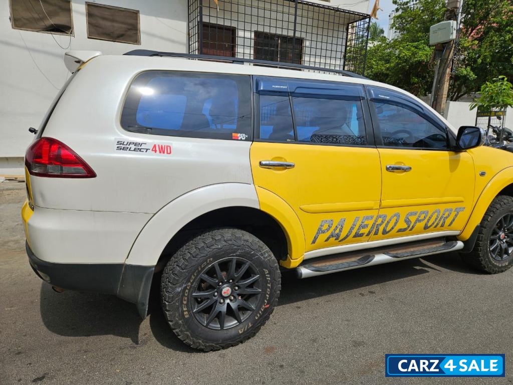Yellow White Mitsubishi Pajero Sport 4x4 Limited Edition