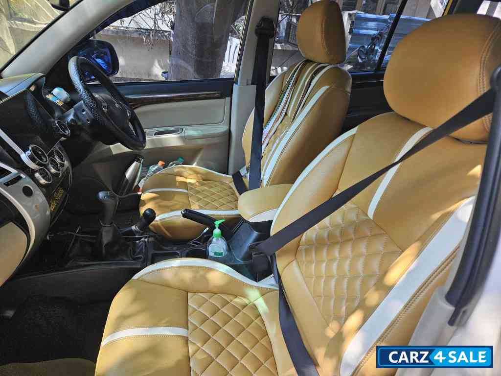 Yellow White Mitsubishi Pajero Sport 4x4 Limited Edition