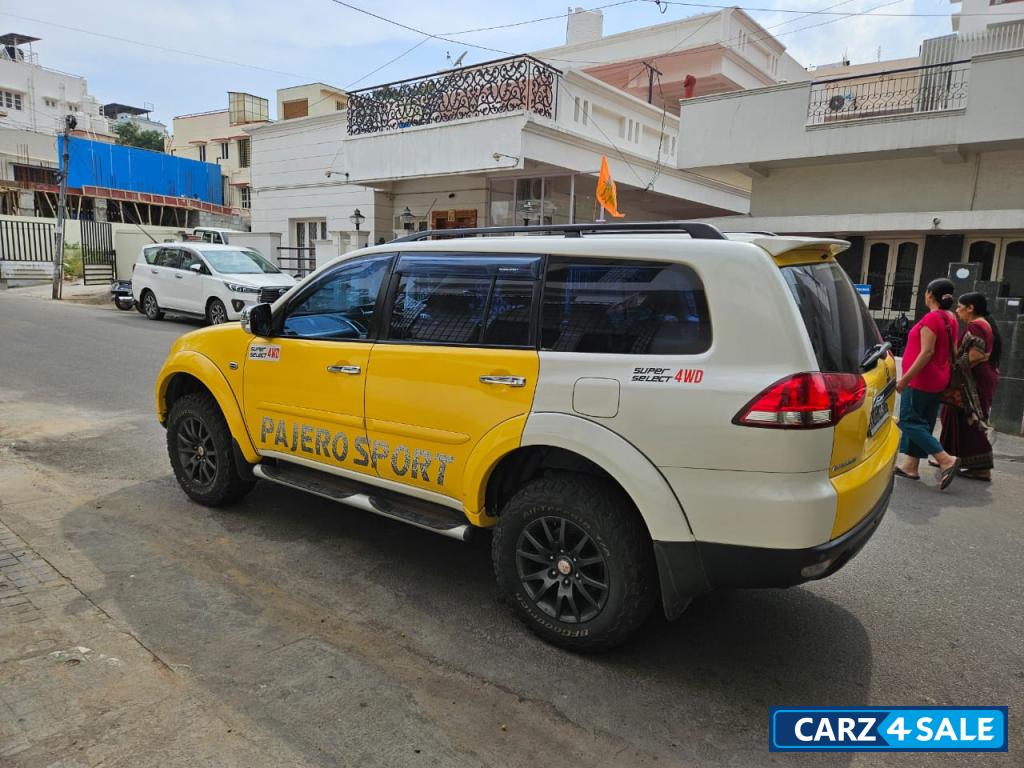 Yellow White Mitsubishi Pajero Sport 4x4 Limited Edition