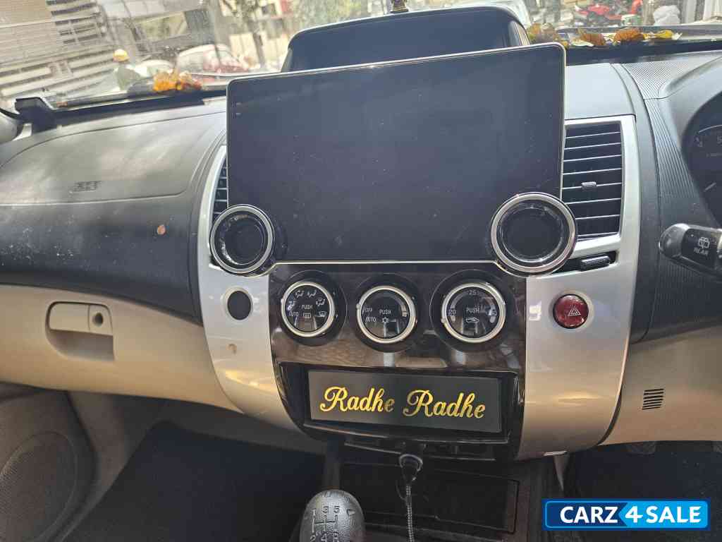 Yellow White Mitsubishi Pajero Sport 4x4 Limited Edition