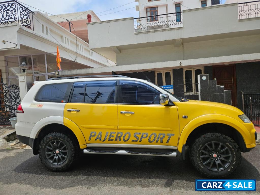 Yellow White Mitsubishi Pajero Sport 4x4 Limited Edition
