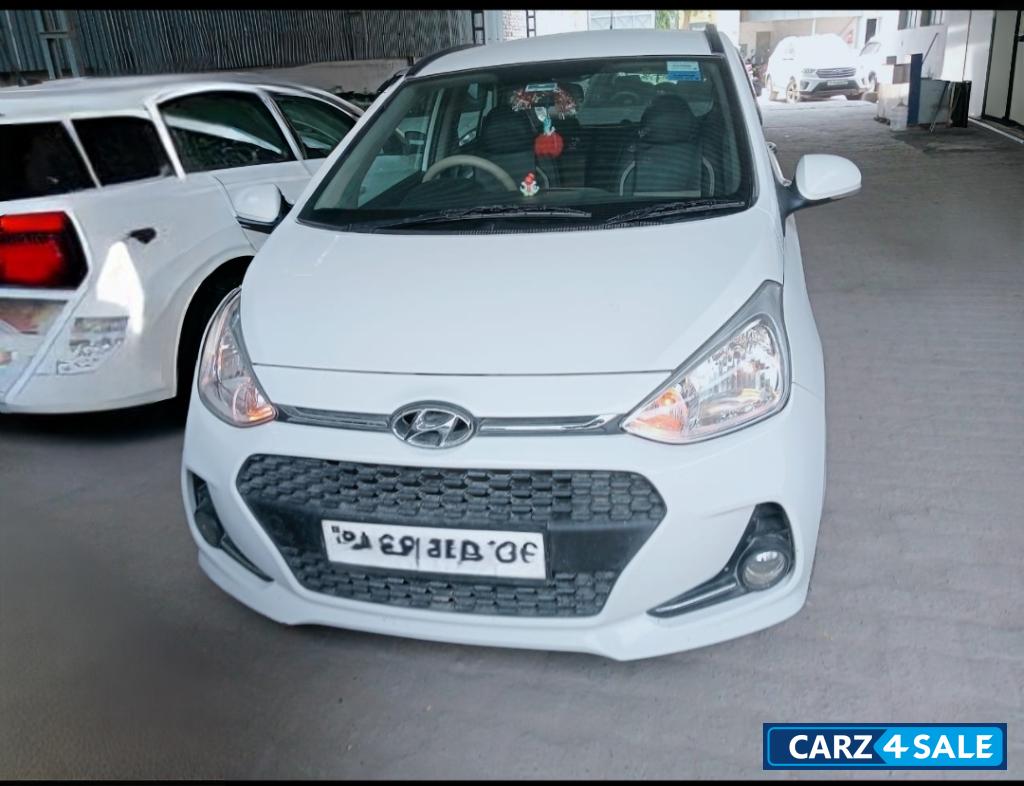 White Hyundai i10 Grand i10 sportz