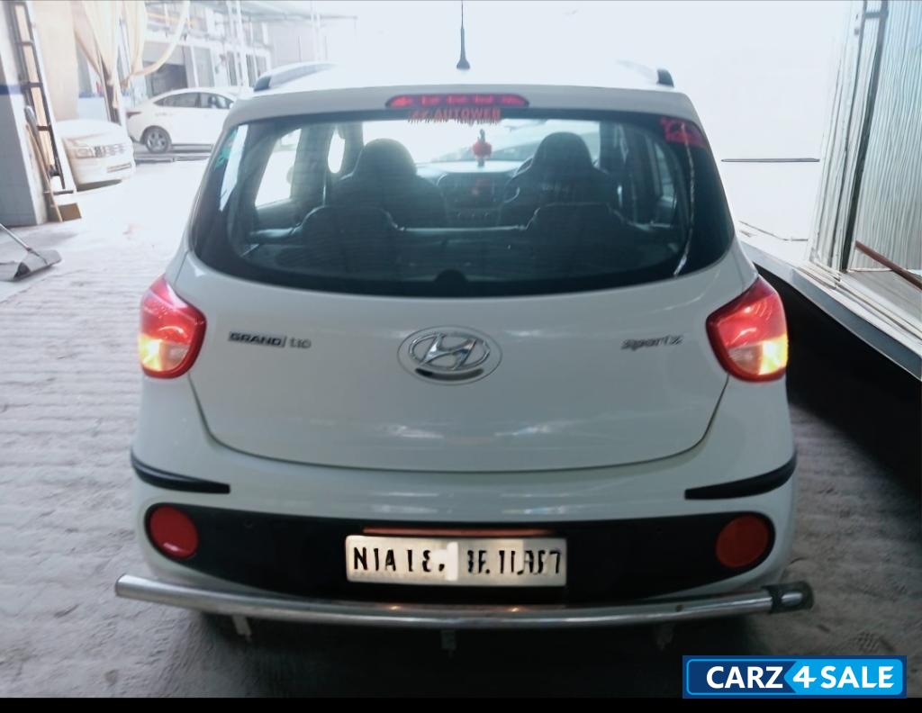 White Hyundai i10 Grand i10 sportz