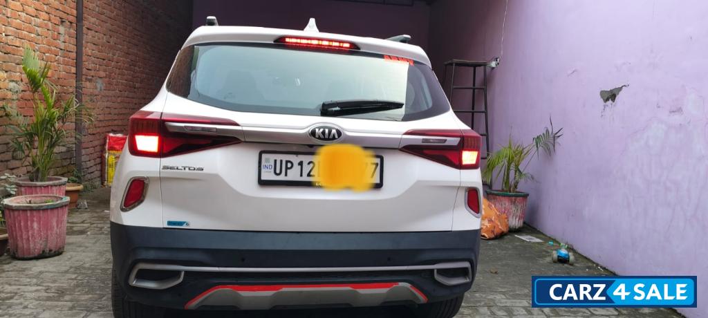 White Pearl Kia Seltos HTK PLUS