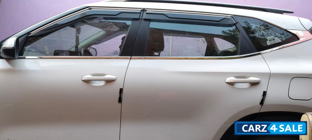 White Pearl Kia Seltos HTK PLUS