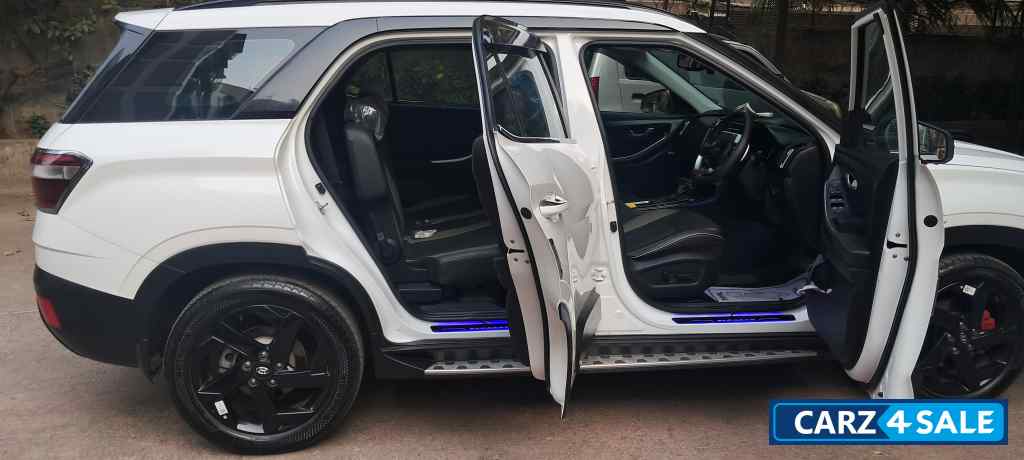 White Hyundai Alcazar Signature Adventure