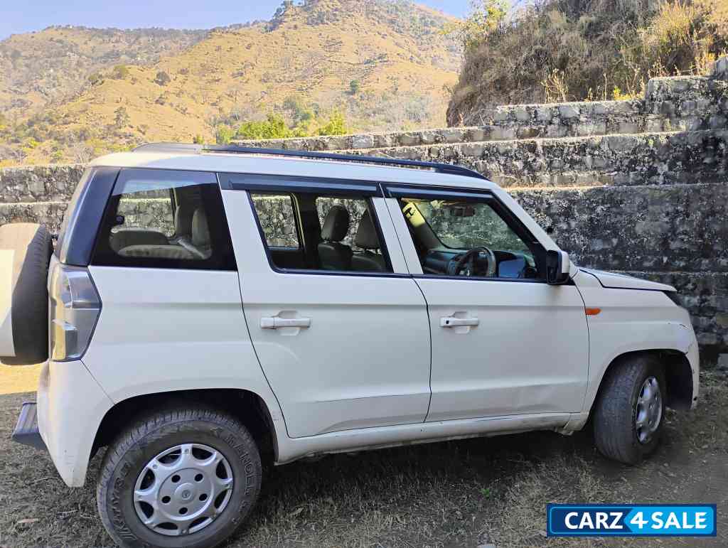 Mahindra TUV300 T6 Plus