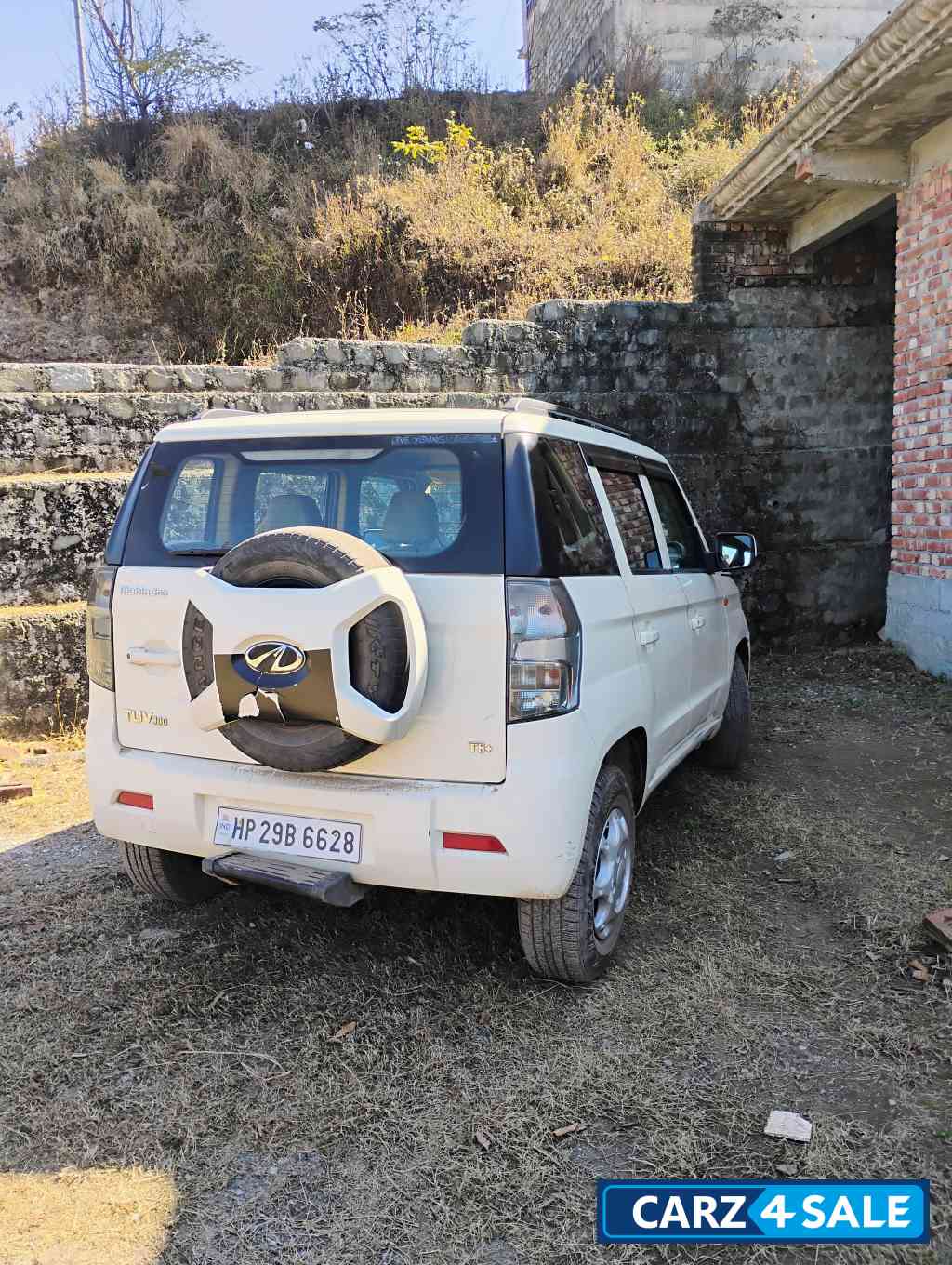 Mahindra TUV300 T6 Plus