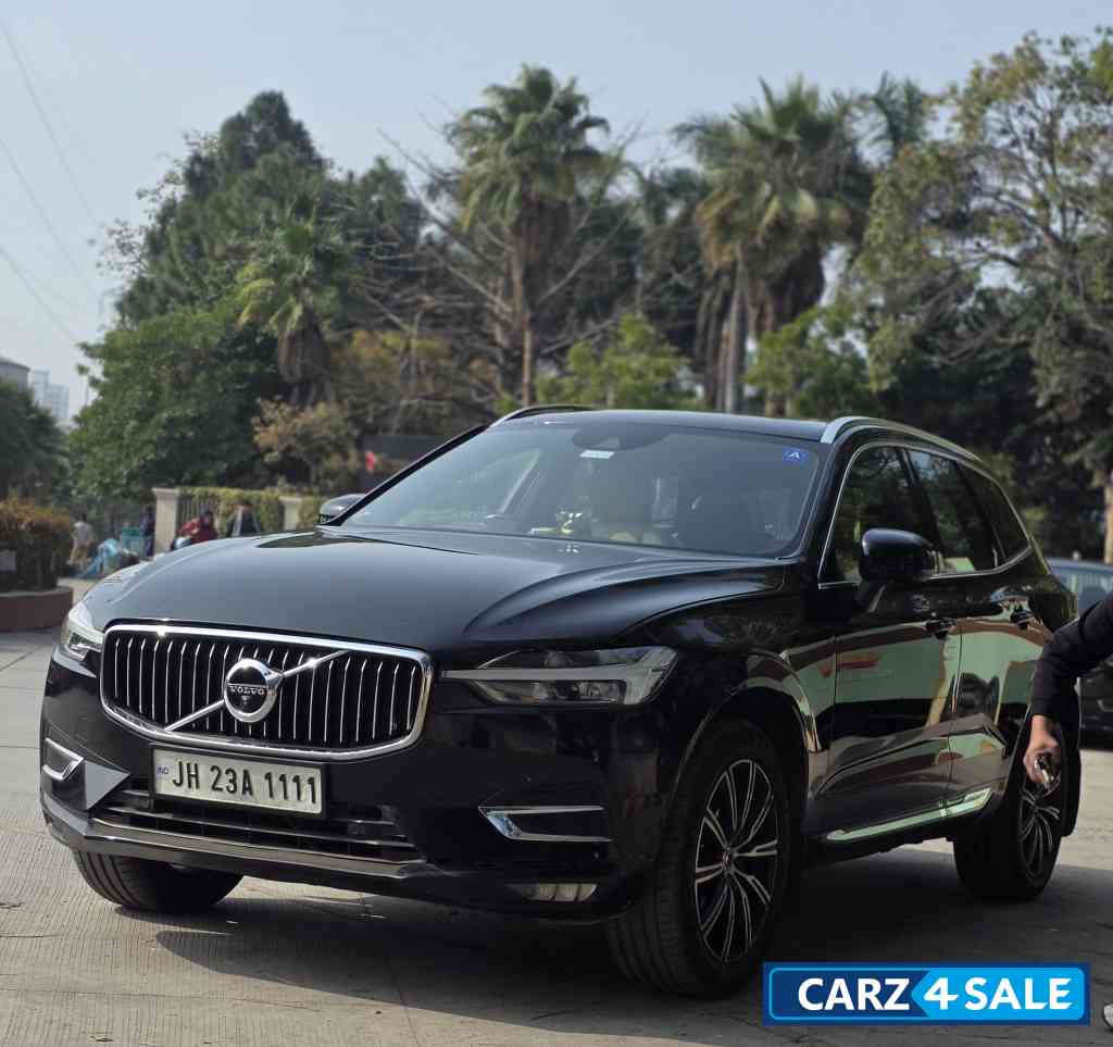 Black Volvo XC60 Inscription