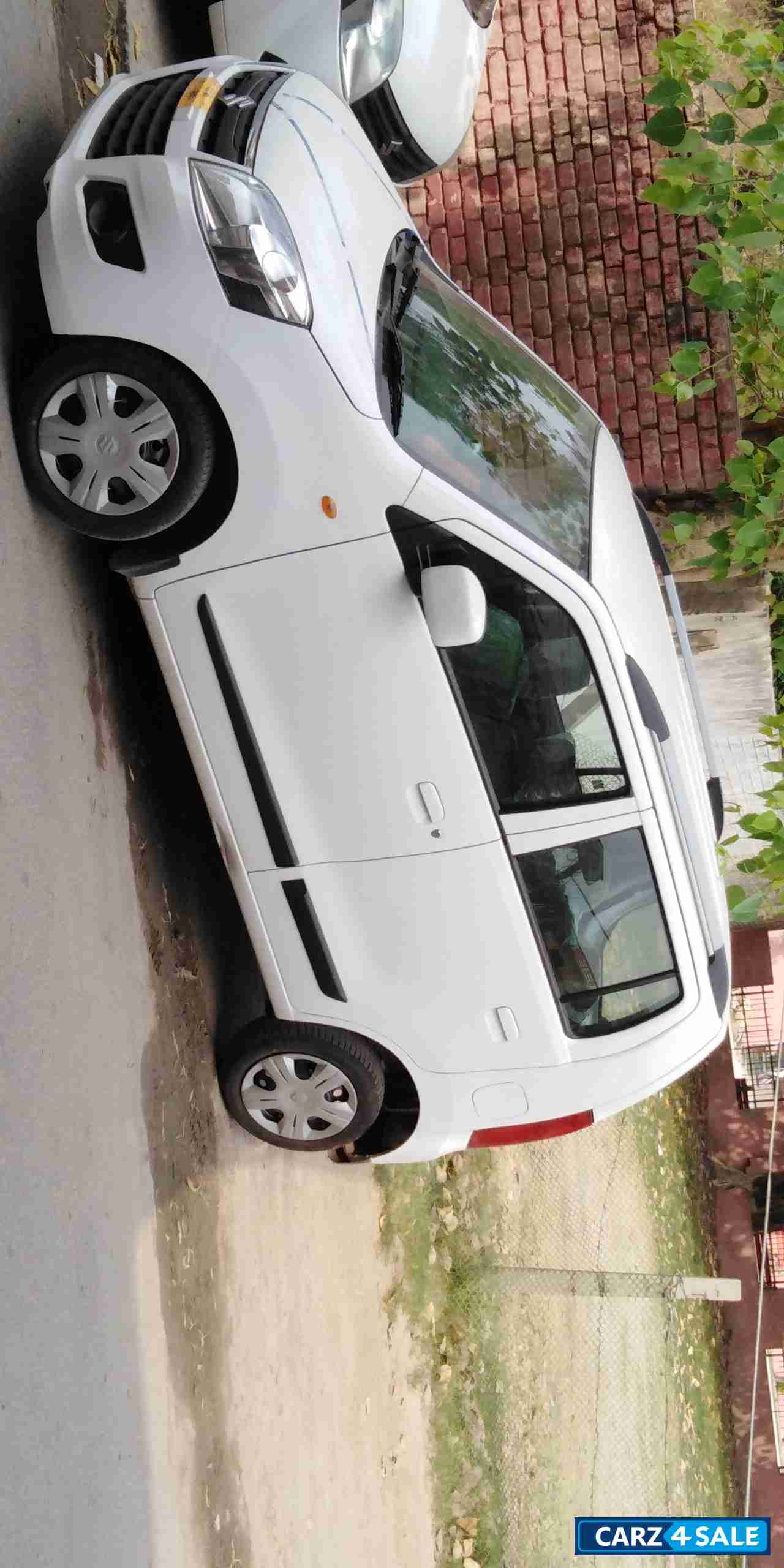White Maruti Suzuki Wagon R VXI