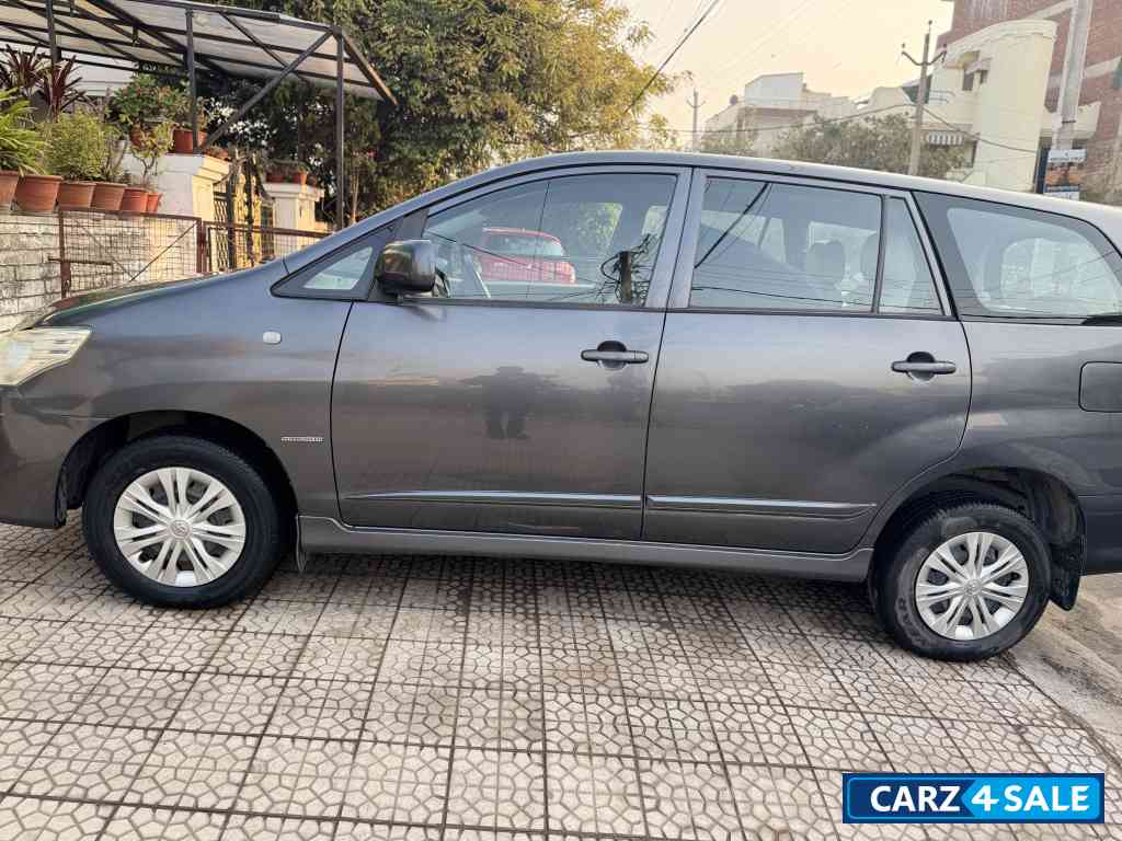 Toyota Innova 2.5 G