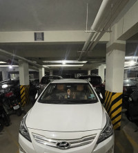 White Hyundai Verna 1.6