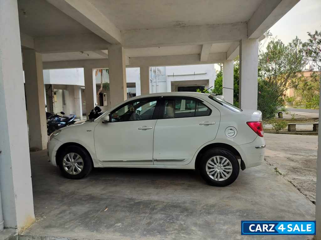 White Maruti Suzuki Dzire VXi
