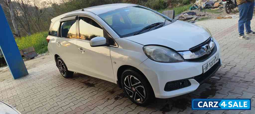 White Honda Mobilio