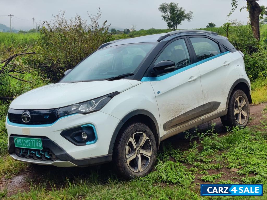 White Tata Nexon Ev XZ+