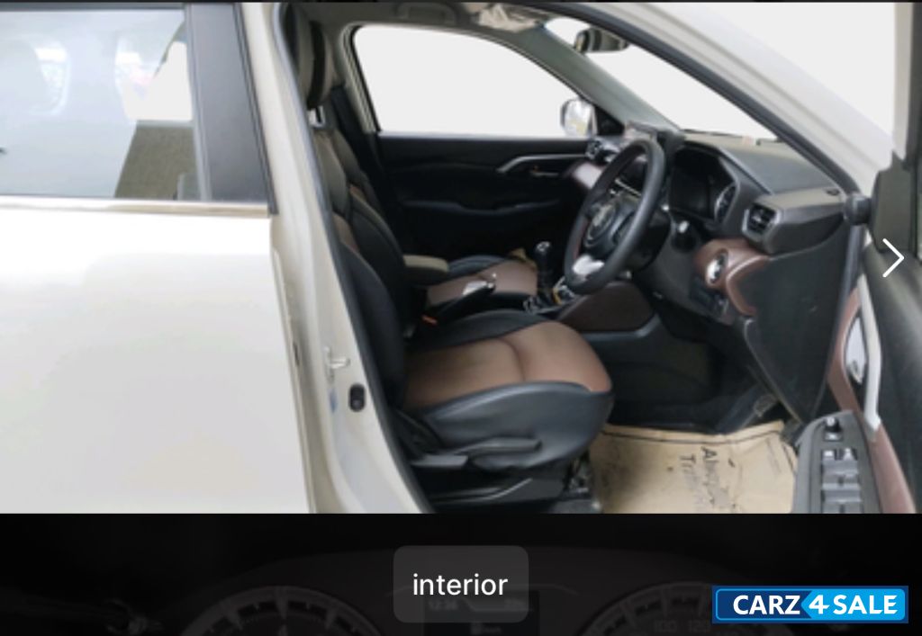 White Maruti Suzuki Grand Vitara Sigma