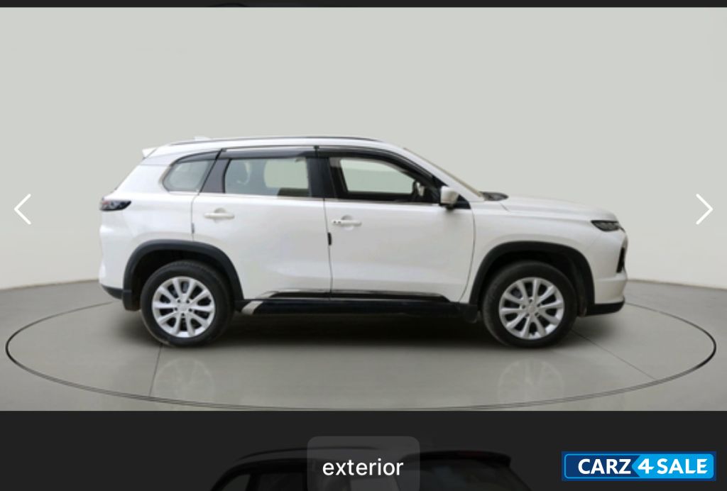 White Maruti Suzuki Grand Vitara Sigma