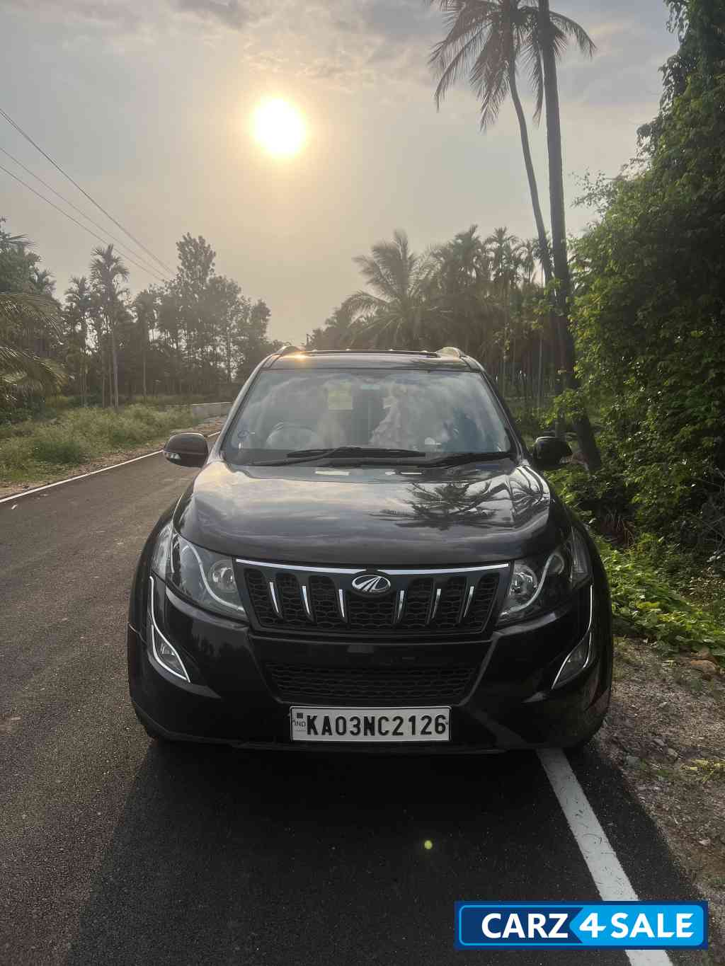 Mahindra XUV 500 W10