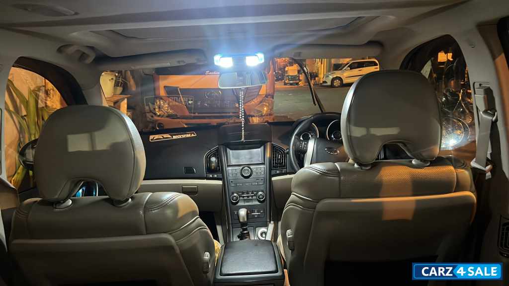 Mahindra XUV 500 W10