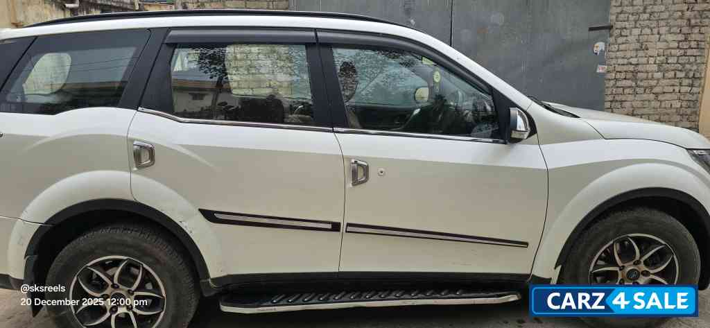 White Mahindra XUV 500 W7