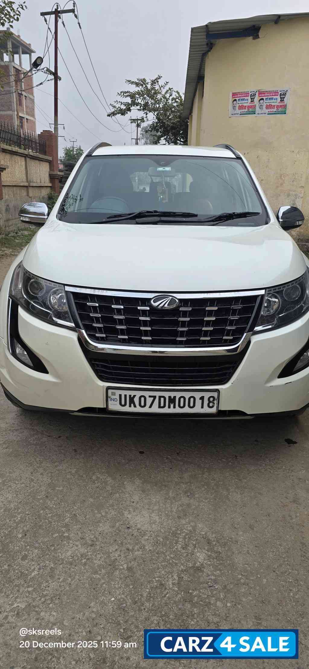 White Mahindra XUV 500 W7