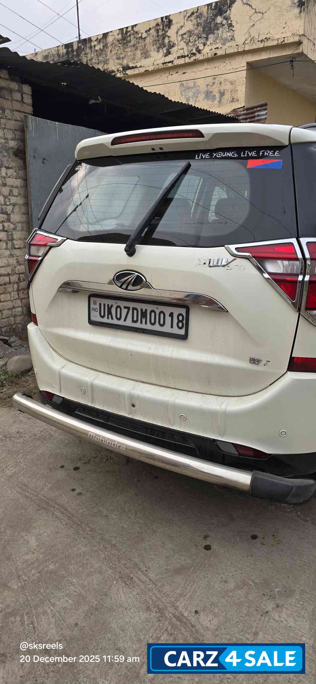 White Mahindra XUV 500 W7
